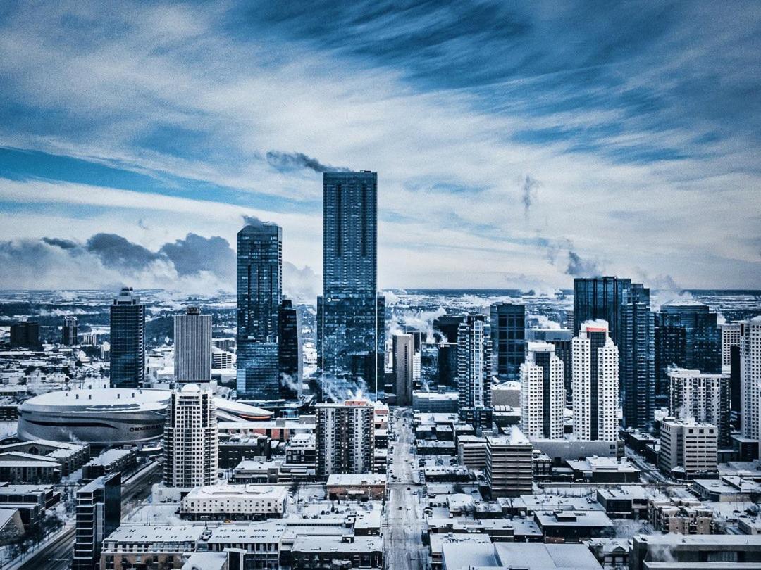 Cozy 1 Bedroom With Den Free Parking Close To Apartment Edmonton