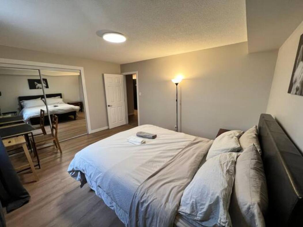 Apartment Cozy 1 Bedroom With Den Free Parking Close To