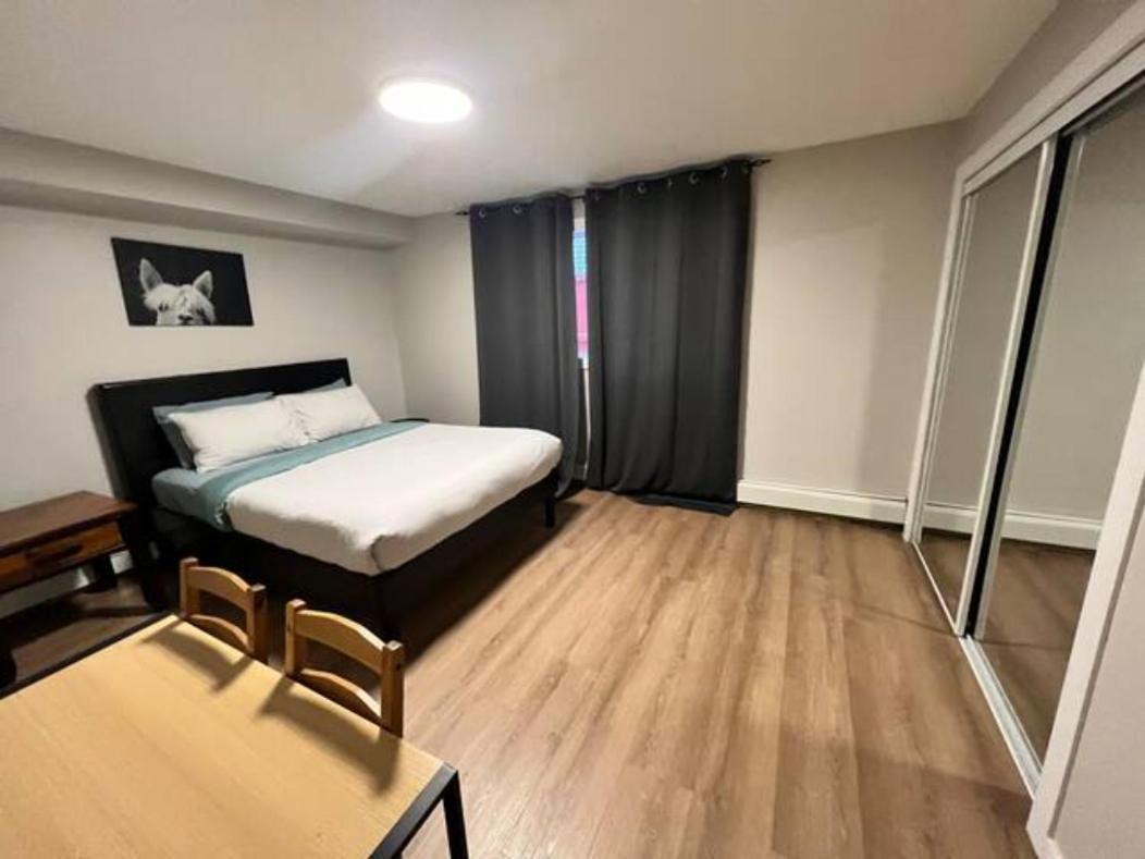 Cozy 1 Bedroom With Den Free Parking Close To Apartment Edmonton