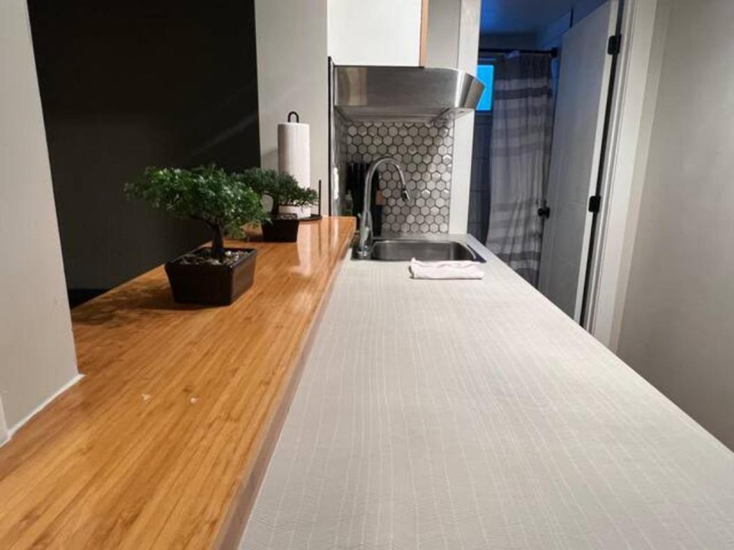 Apartment Cozy 1 Bedroom With Den Free Parking Close To Edmonton